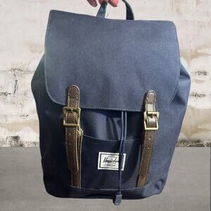 Herschel Retreat Backpack 10L Navy Blue